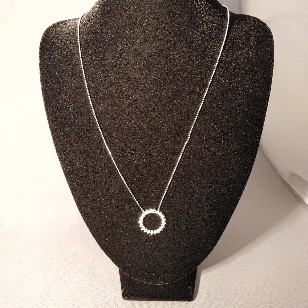 Crystal pendant necklace
